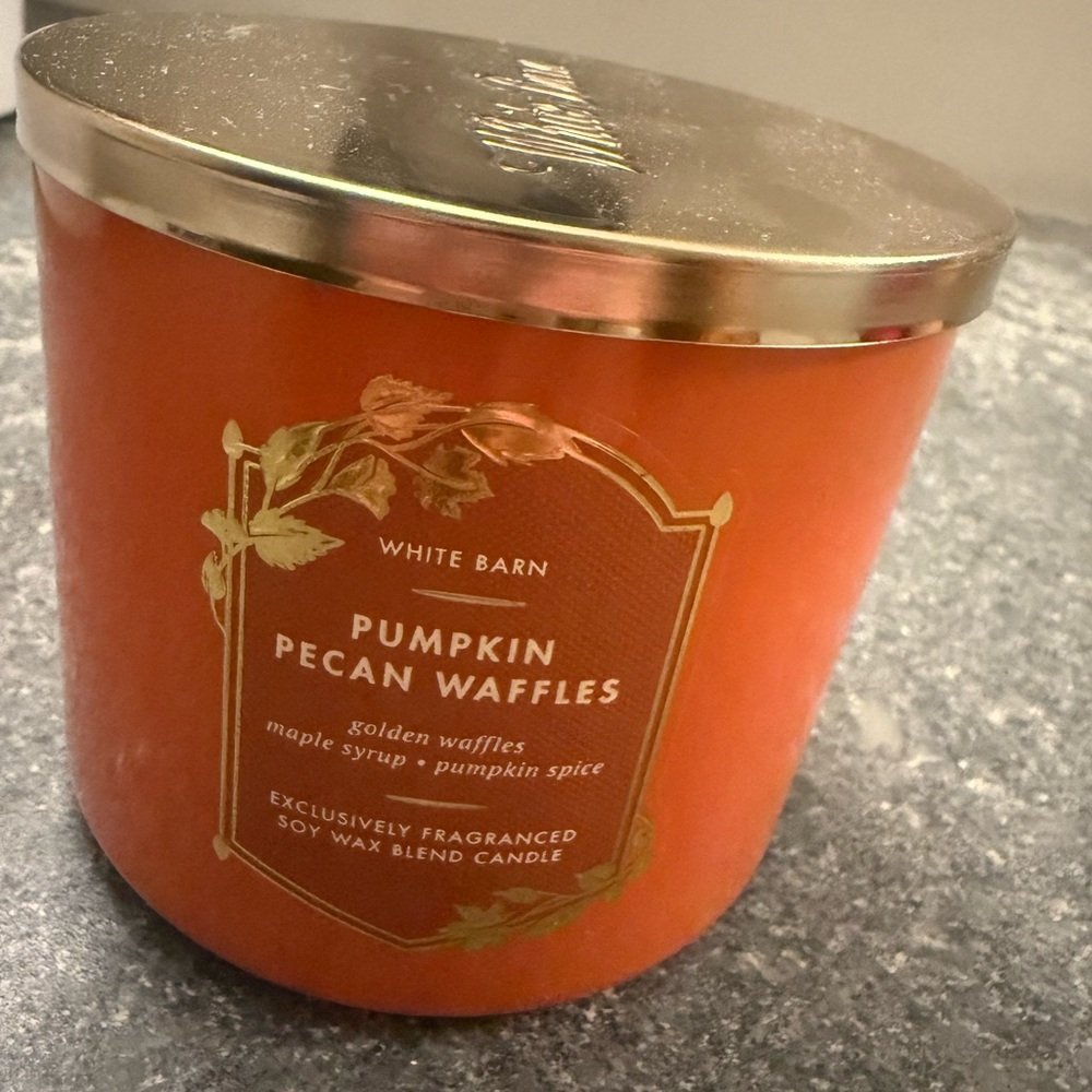 Bath & Bodywork’s candle “Pumpkin Pecan Waffles” 14.5oz
